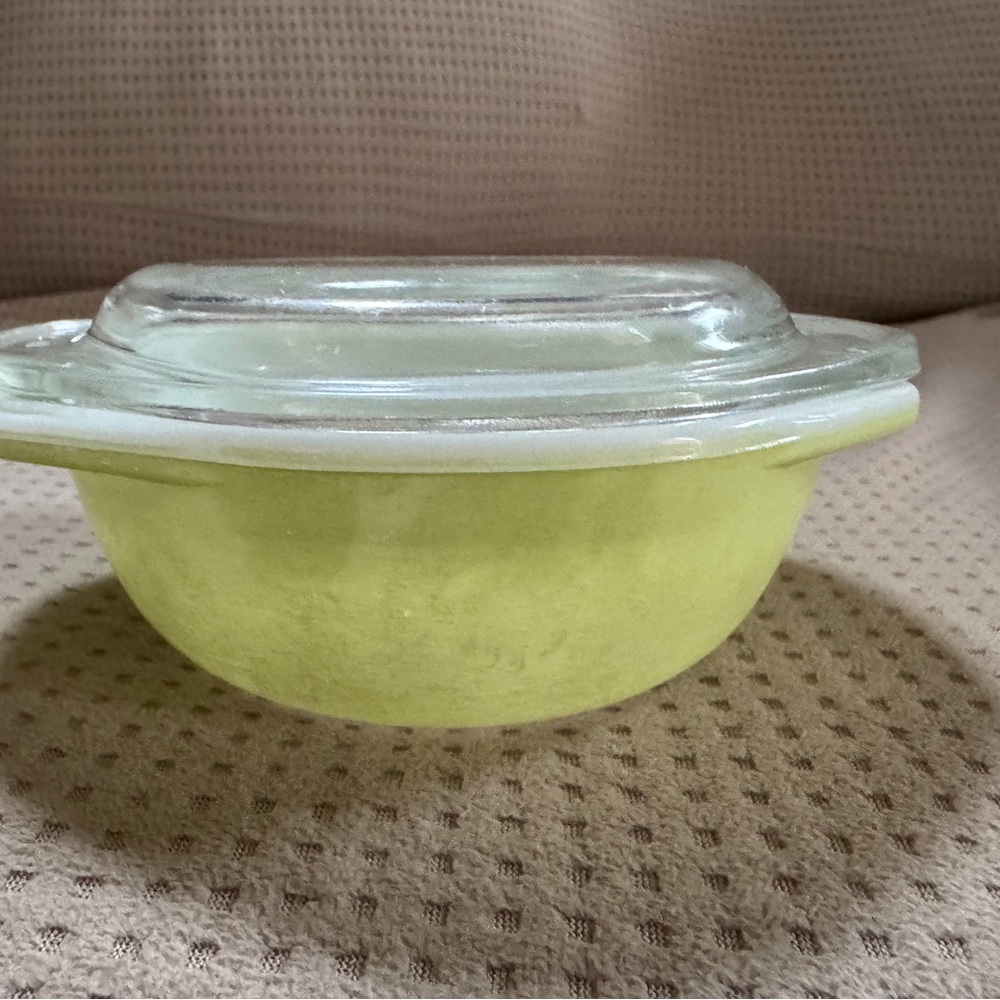 Vintage Pyrex 080 Round 8 oz. Casserole – Lime Green – 1950s–60s